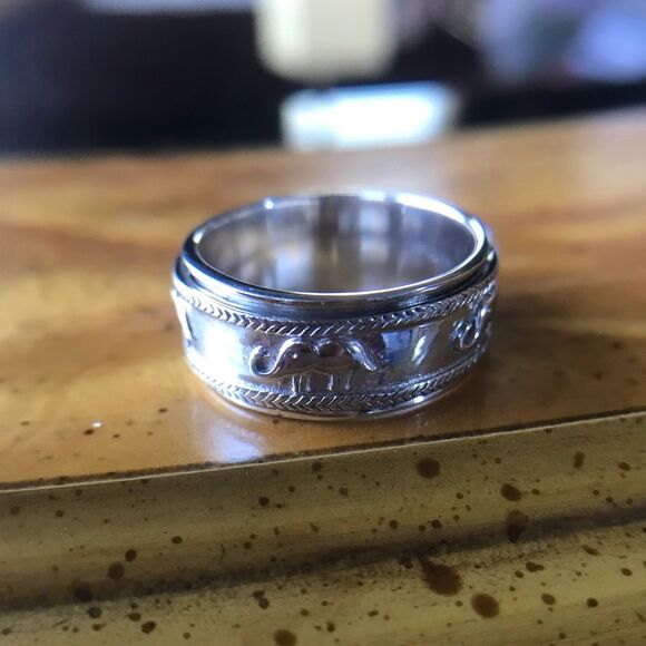 Sterling Silver Elephant Ring Size 8 - Picture 1 of 6